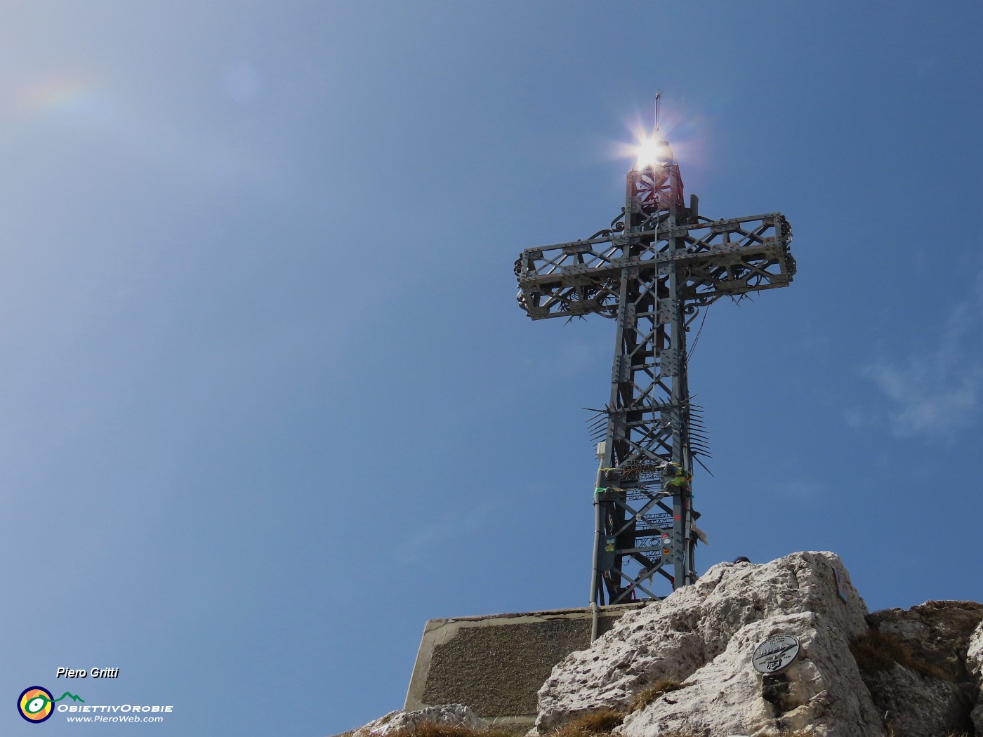 01 Alla croce di vetta del Resegone-Punta Cermenati (1875 m).JPG